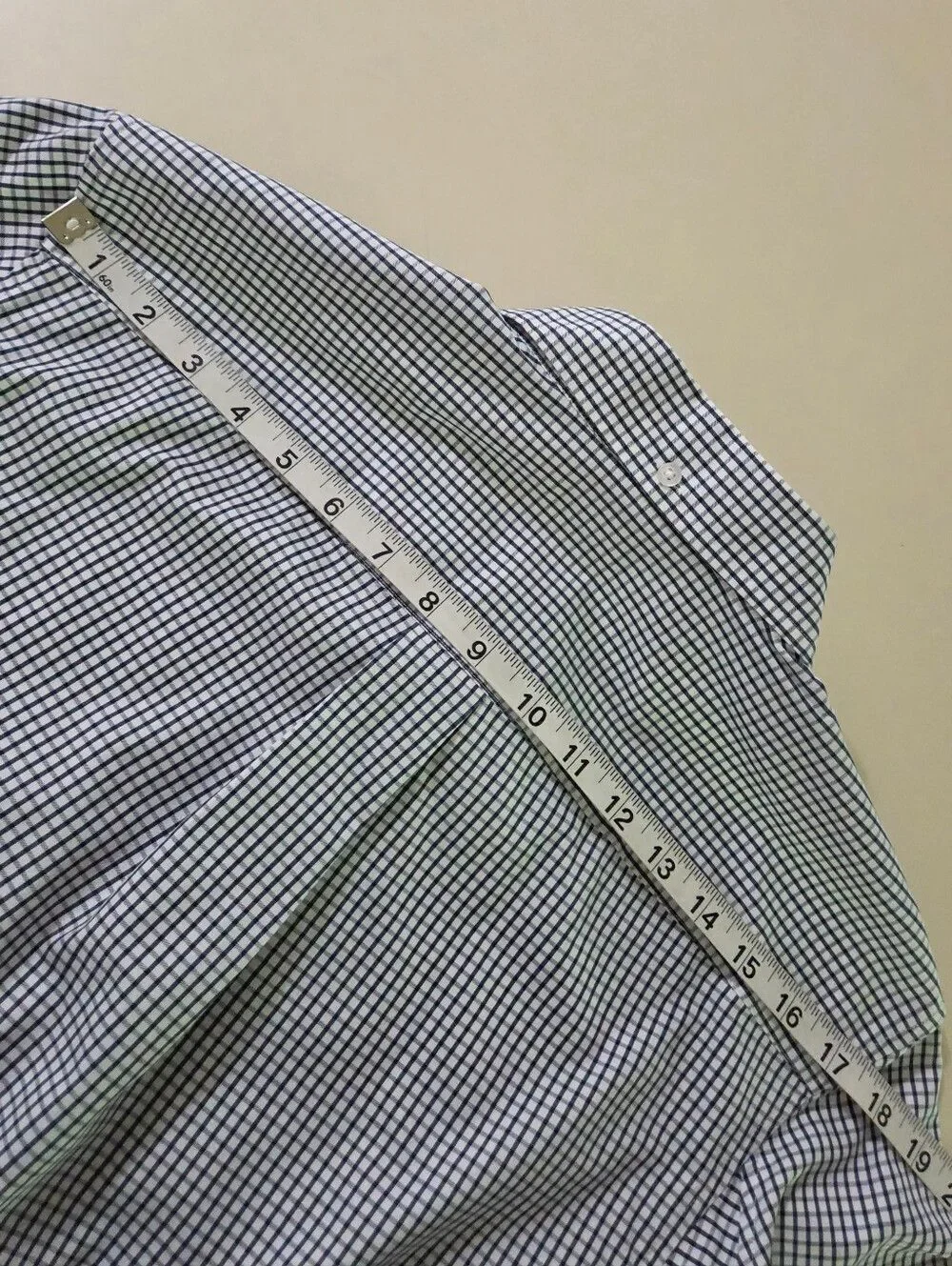 Duluth Trading Co. Men's Gray Check Wrinklefighter Relaxed Fit Long Sleeve Shirt